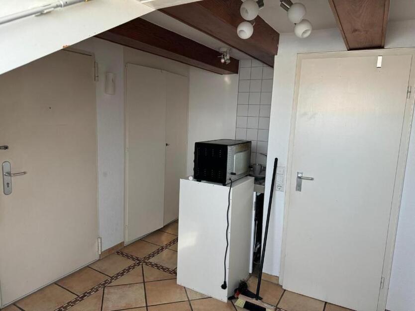 Zentral gelegene Wohnung mit 15 m² im vierten Stock zimmer