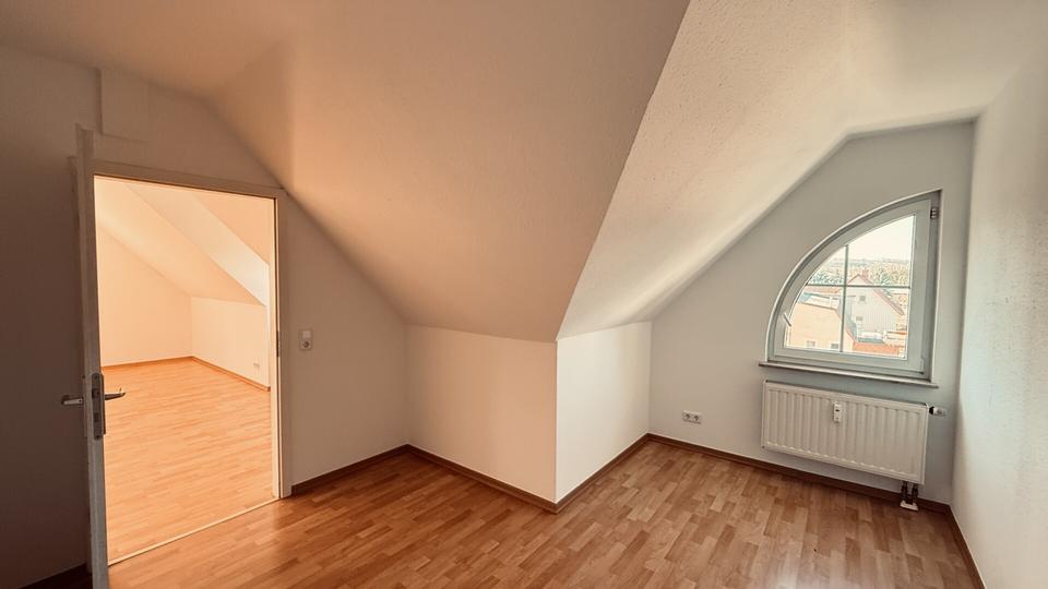 Dachgeschoßwohnung Radebeul - 2 Zimmer, 46 m&sup2;, 450&euro; | Angebot:26086397