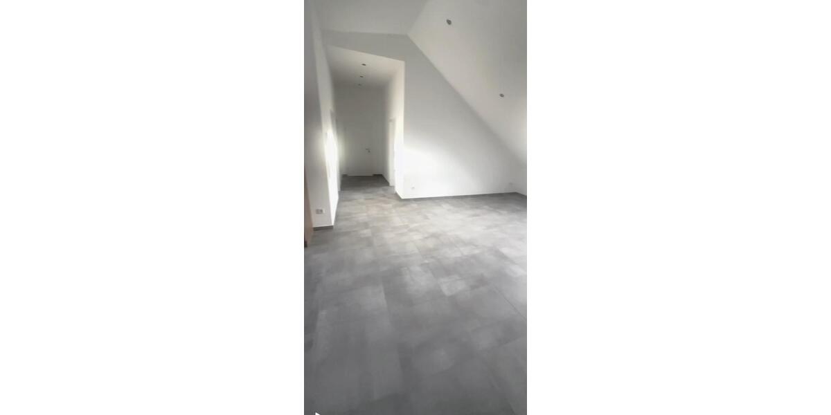 Dachgeschoßwohnung Mettlach - 3 Zimmer, 70 m&sup2;, 900&euro; | Angebot:25553127