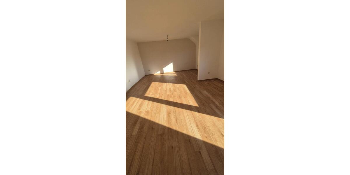 Dachgeschoßwohnung Neuwied - 3 Zimmer, 82 m&sup2;, 757&euro; | Angebot:26620367