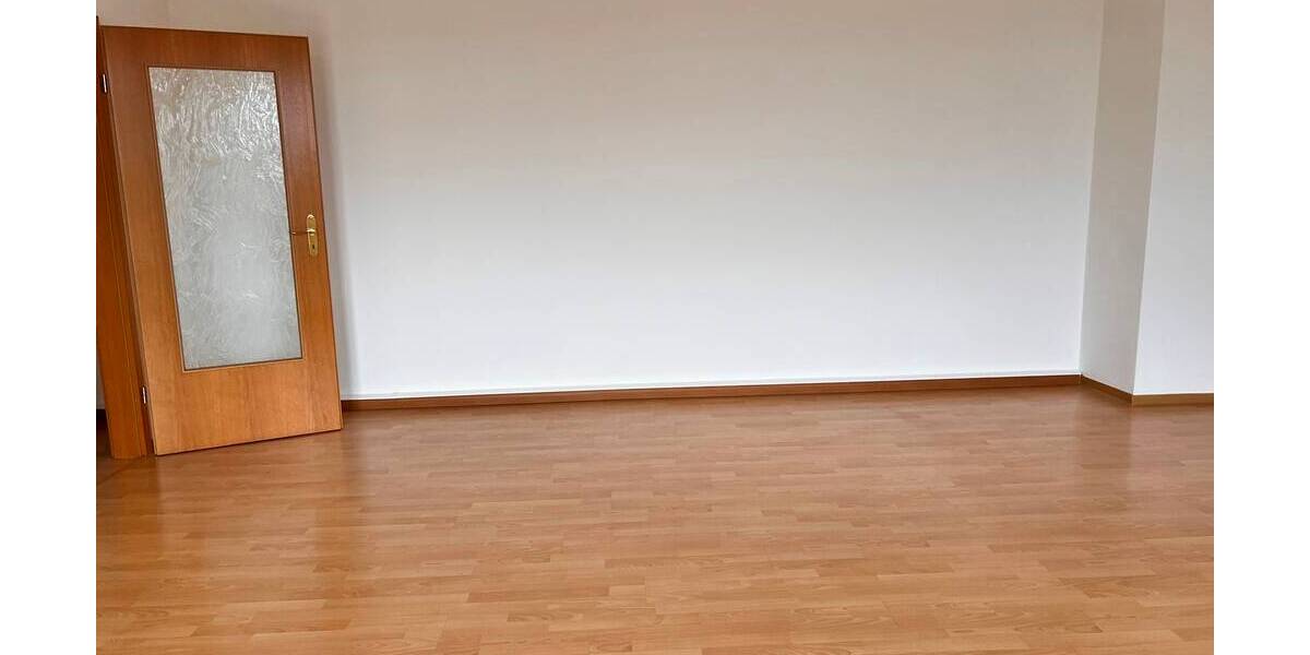 Etagenwohnung Plauen Stadtmitte - 2 Zimmer, 64 m&sup2;, 322&euro; | Angebot:26319823