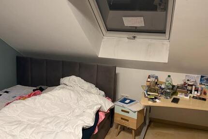 ‼️350 Euro‼️Zwischenmiete Untermiete‼️ 1 WG Zimmer (4er WG)‼️ 4 zimmer