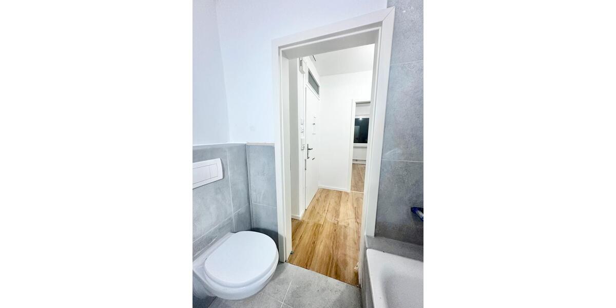 Erstbezug nach Sanierung! Schicke 3-Zi.-Wohnung in Vahrenwald 3 zimmer