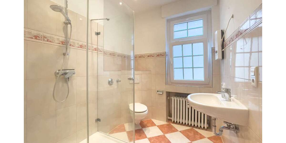 Etagenwohnung Krefeld Krefeld-Mitte - 4 Zimmer, 110 m&sup2;, 1.050&euro; | Angebot:24337670