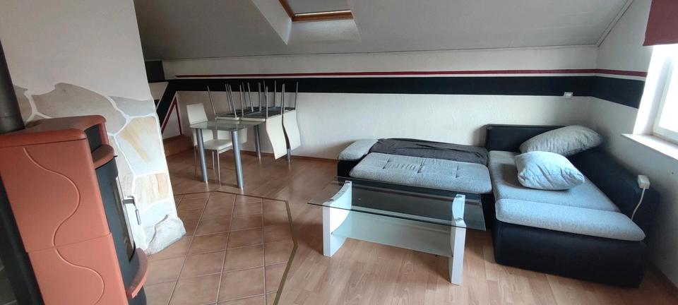 Aspach, helle offene ca 55 qm große 2-3 Zimmer DG Wohnug zimmer