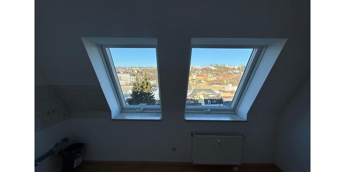 Superschöne, moderne DG-Wohnung mit Balkon und herrlichem Blick über Greiz 2 zimmer