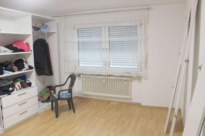 ZUVERLÄSSIGE NACHBARN GESUCHT: EG-Wohnung im Zweifamilienhaus 3 zimmer