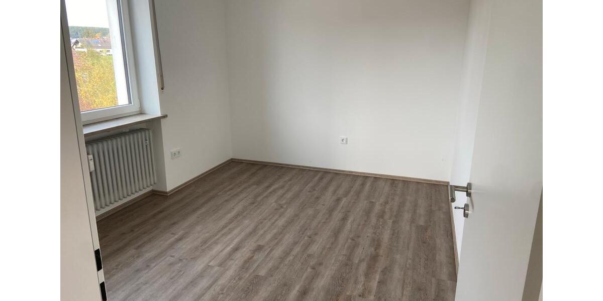 Etagenwohnung Schwandorf - 5 Zimmer, 130 m&sup2;, 1.320&euro; | Angebot:25296121