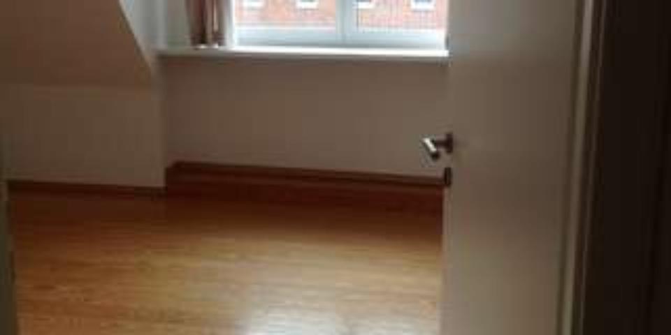 Dachgeschoßwohnung Bad Oldesloe - 3.5 Zimmer, 90 m&sup2;, 1.200&euro; | Angebot:24823930