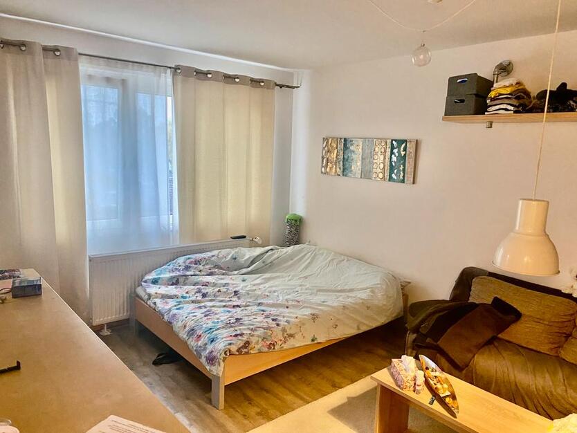 Nachmietere für 1-Zimmer-Wohnung mit Balkon und Küche