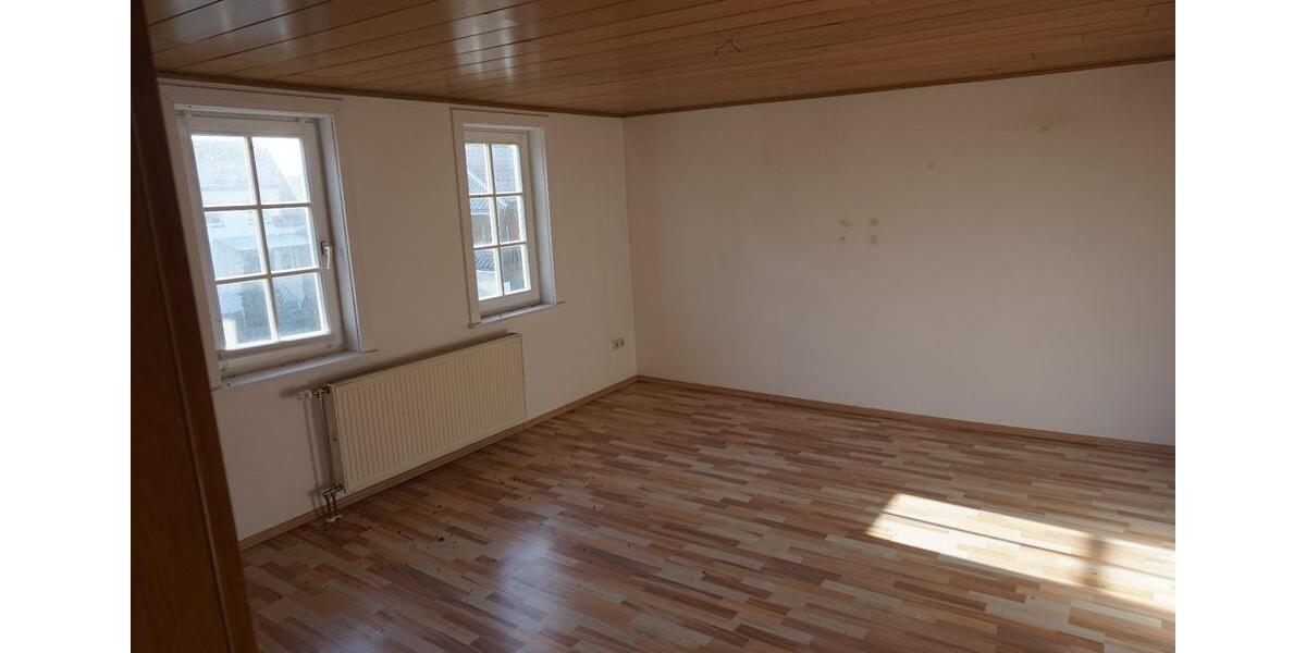 Etagenwohnung Vogtei - 3 Zimmer, 81 m&sup2;, 320&euro; | Angebot:25289044