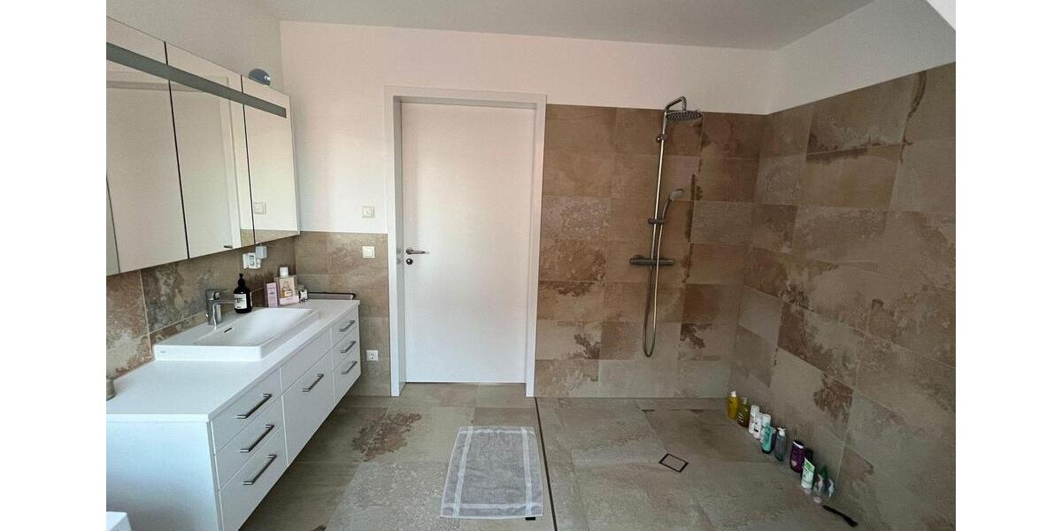 Dachgeschoßwohnung Lauingen (Donau) - 3.5 Zimmer, 92 m&sup2;, 975&euro; | Angebot:25215756