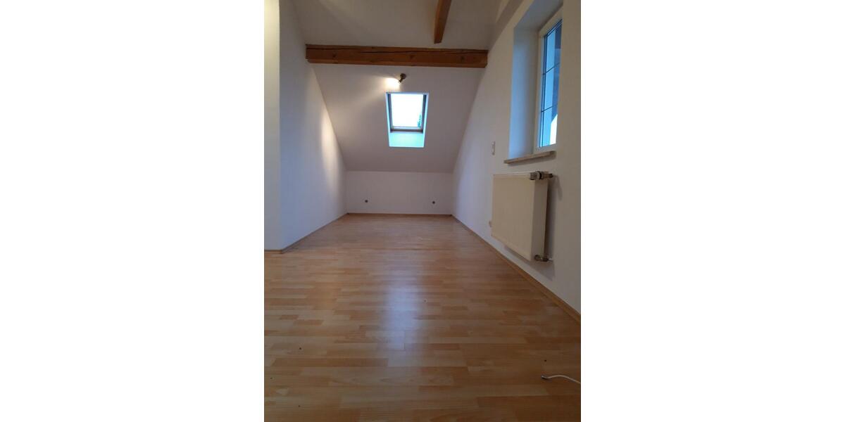 Dachgeschoßwohnung Arnschwang - 1 Zimmer, 40 m&sup2;, 270&euro; | Angebot:26249108