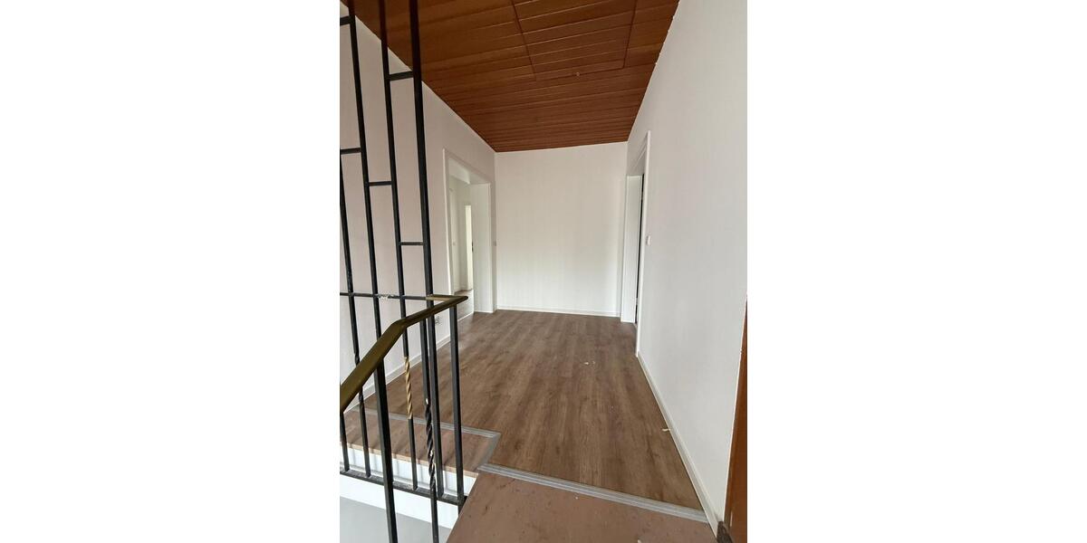 Etagenwohnung Ehringshausen - 4 Zimmer, 99 m&sup2;, 1.200&euro; | Angebot:25501528