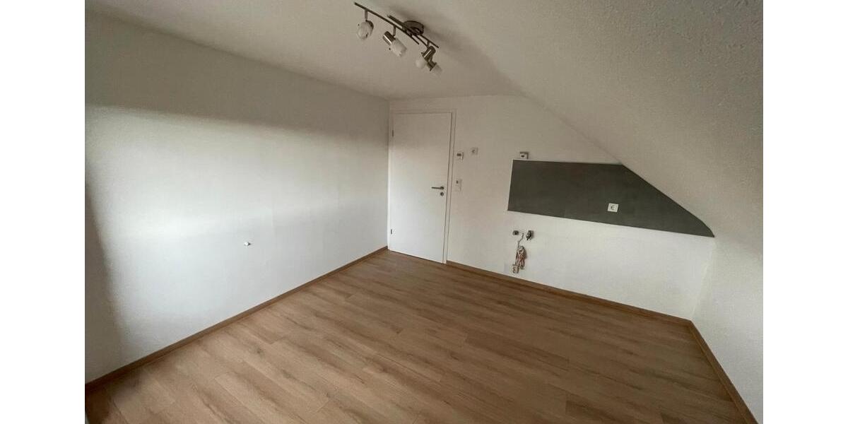 Dachgeschoßwohnung Saarbrücken West - 1 Zimmer, 65 m&sup2;, 550&euro; | Angebot:26225919