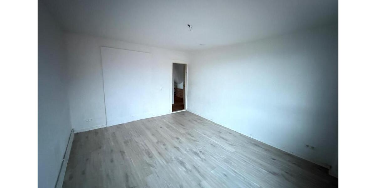 Dachgeschoßwohnung Schleswig - 3 Zimmer, 100 m&sup2;, 750&euro; | Angebot:25974186