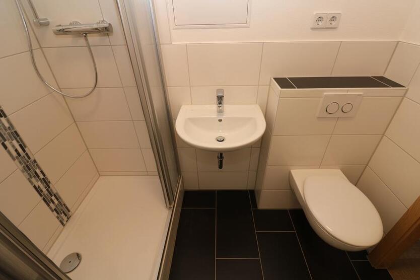Auch ohne Badekappe Duschspaß garantiert…3-RW mit Dusche u. Balkon!!! zimmer