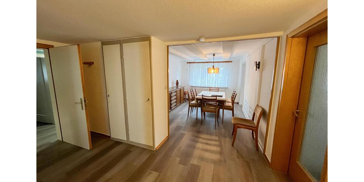 Etagenwohnung Siegen Eiserfeld - 3 Zimmer, 159 m&sup2;, 1.125&euro; | Angebot:26194327