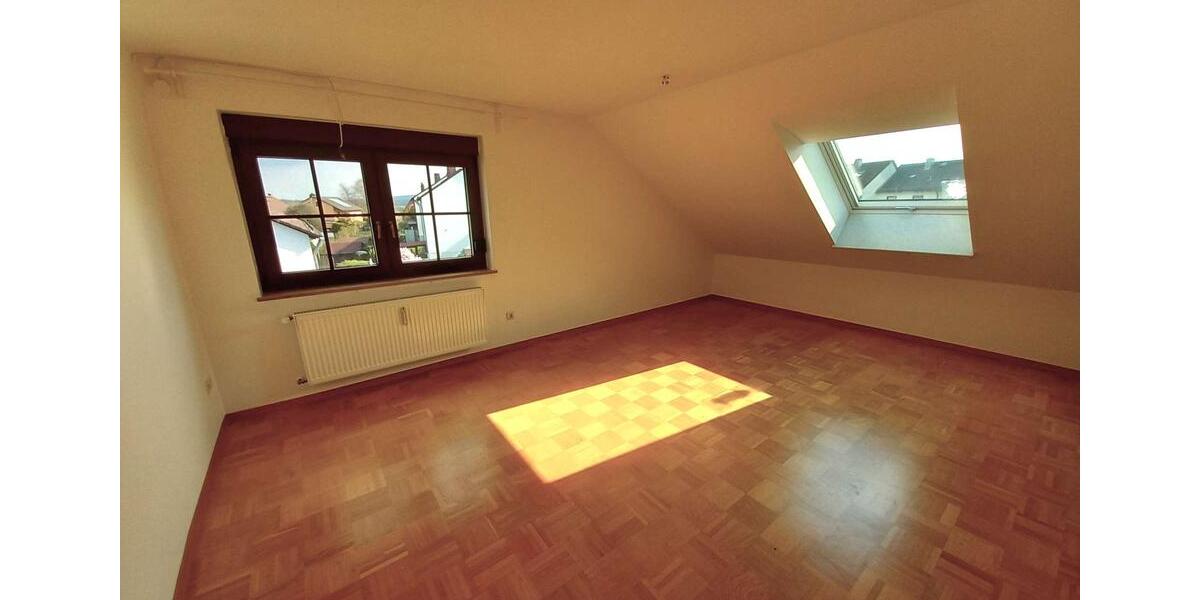 Dachgeschoßwohnung Rehau - 3 Zimmer, 65 m&sup2;, 400&euro; | Angebot:26253173