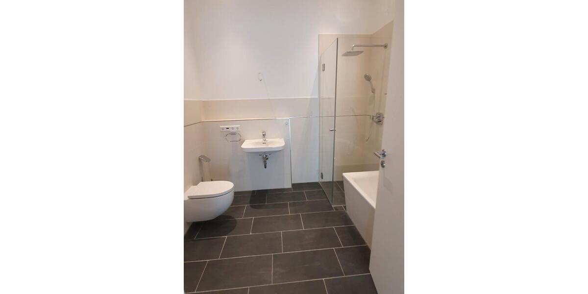 Etagenwohnung Rostock Hansaviertel - 3 Zimmer, 105 m&sup2;, 1.520&euro; | Angebot:26001825