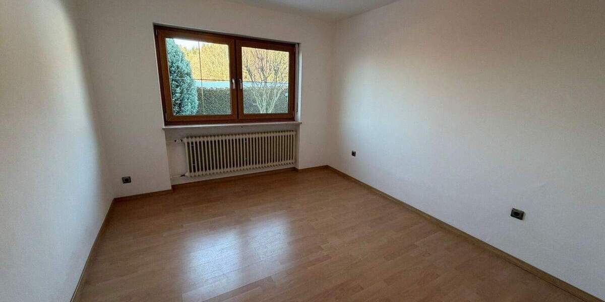 Mehrfamilienhaus, Wohnhaus Teisnach - 6 Zimmer, 213 m&sup2;, 1.350&euro; | Angebot:24685594