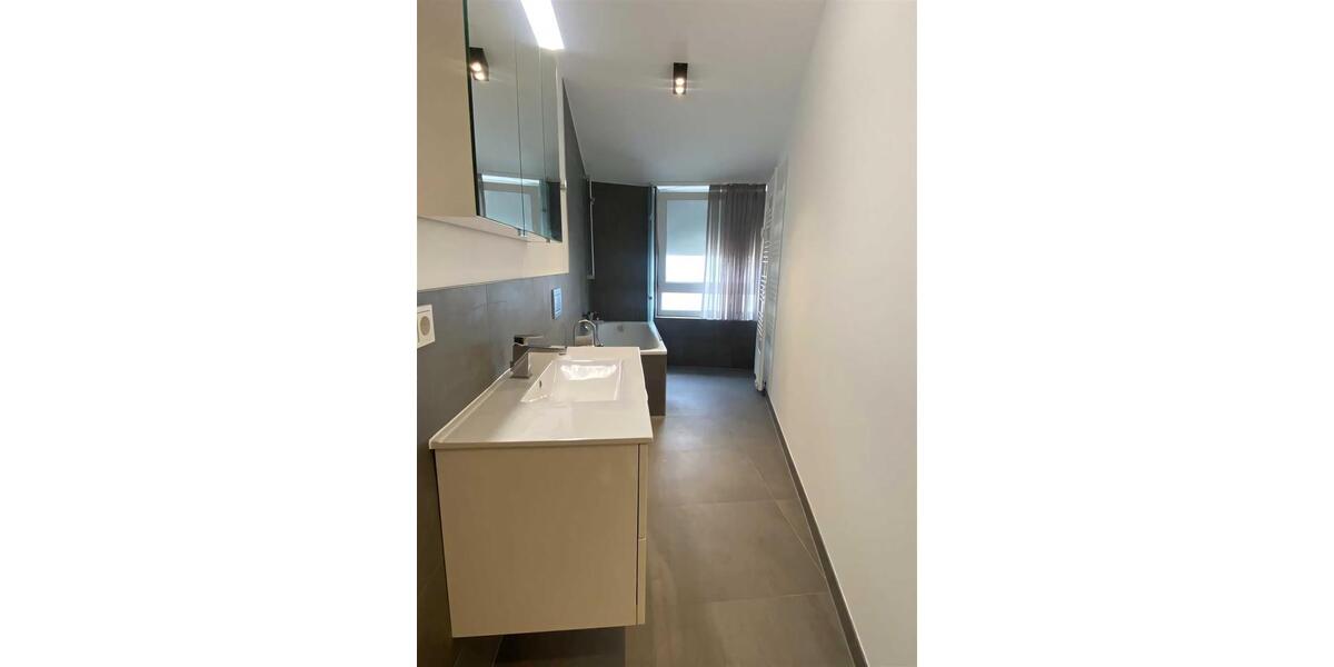 Etagenwohnung Wiesbaden - 4 Zimmer, 111 m&sup2;, 2.090&euro; | Angebot:26698912