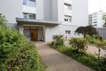 Familien-Wohnung in grüner Lage mit Balkon + renoviert + Wannenbad + separates WC + Aufzug