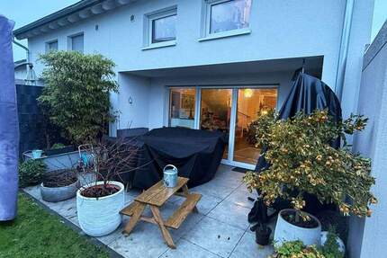 DHH, 4 ZKB, TL-Bad Wa+Du, Gäste-WC, Garten, GarageLagerfläche, Luftwärmepumpe PKW-Stellplatz 4 zimmer