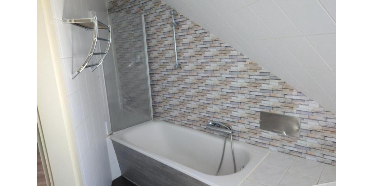 Dachgeschoßwohnung Bernburg (Saale) - 3 Zimmer, 76 m&sup2;, 400&euro; | Angebot:26382591