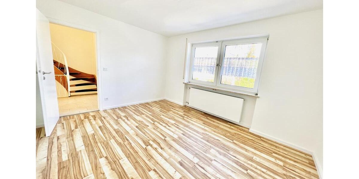 Reihenhaus Kaufbeuren - 7.5 Zimmer, 190 m&sup2;, 2.250&euro; | Angebot:26633125