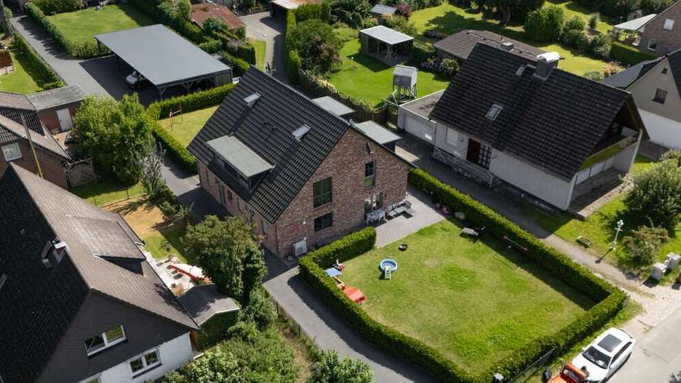 Haus zum Mieten in Hoisdorf 2.550 € 150 m²
