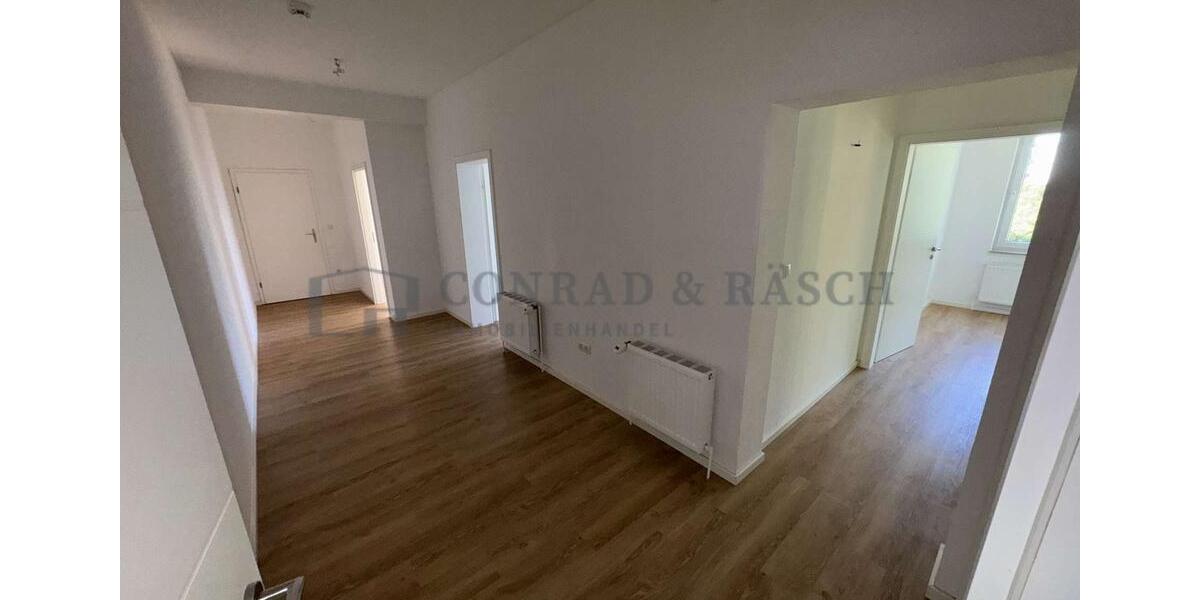 Geräumige 3-12-Zimmer-Wohnung mit Stellplatz – Ihr neues Zuhause wartet 4 zimmer