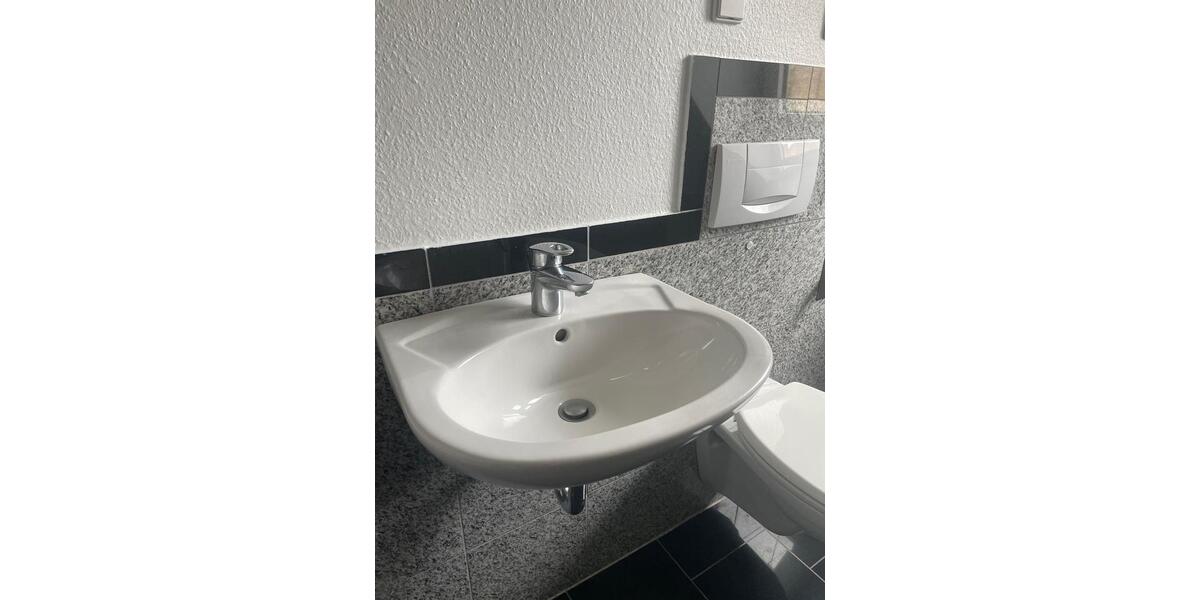 Dachgeschoßwohnung Wiesbaden Biebrich - 4 Zimmer, 105 m&sup2;, 1.190&euro; | Angebot:23487974