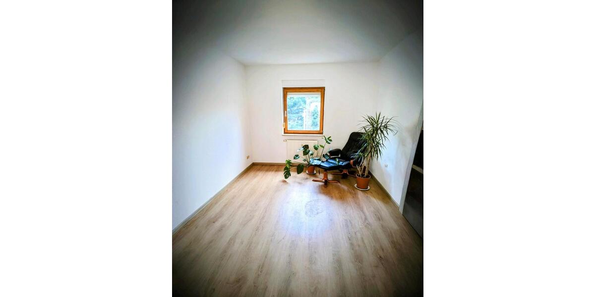 Erdgeschoßwohnung Güsten - 2 Zimmer, 42 m&sup2;, 300&euro; | Angebot:26041835