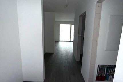 Charmante Dachgeschosswohnung in ruhiger Lage mit Einbauküche. 1 zimmer