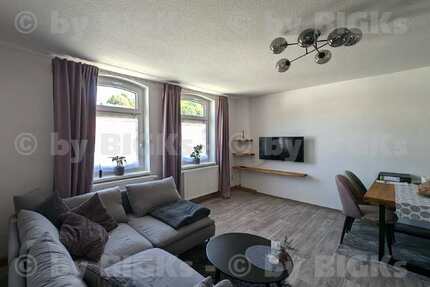 Zella-Mehlis: 3 Zimmer Wohnung,sepKüche,Bad mit Dusche, GROSSER GARTEN (-;)