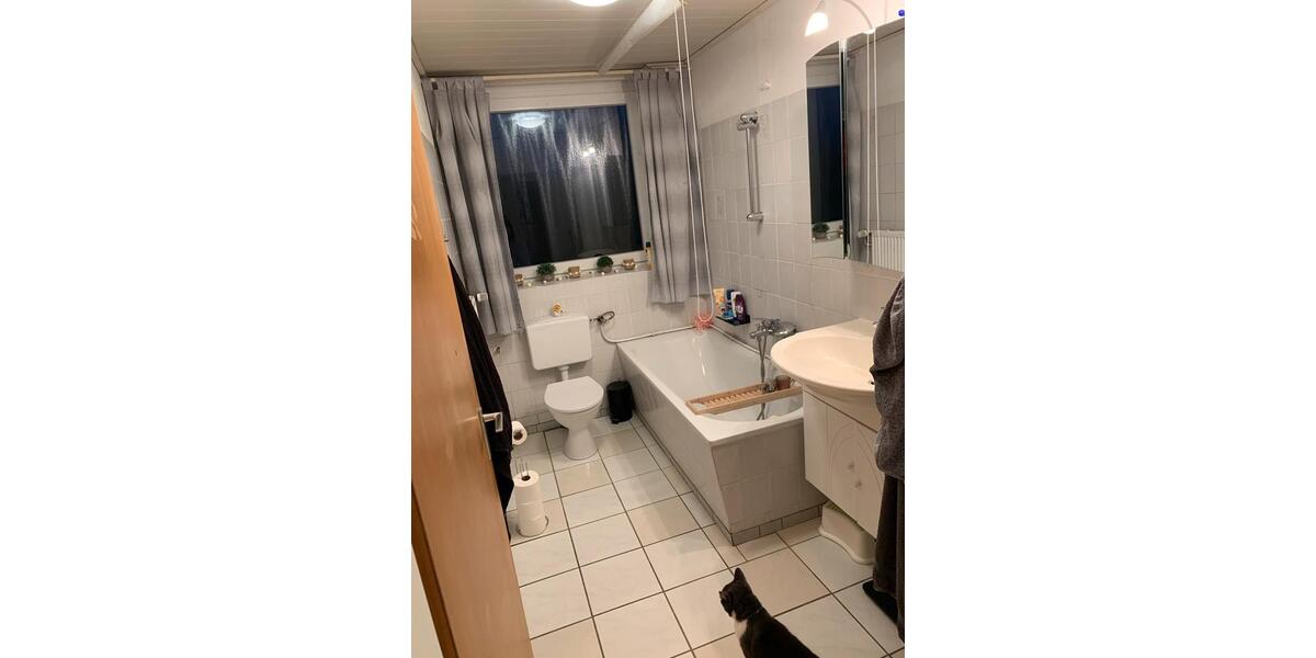 Dachgeschoßwohnung Emden Tholenswehr - 5 Zimmer, 90 m&sup2;, 750&euro; | Angebot:25375308