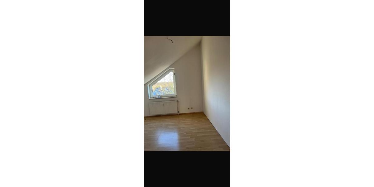 Dachgeschoßwohnung Ratingen Tiefenbroich - 3 Zimmer, 70 m&sup2;, 1.002&euro; | Angebot:24896162