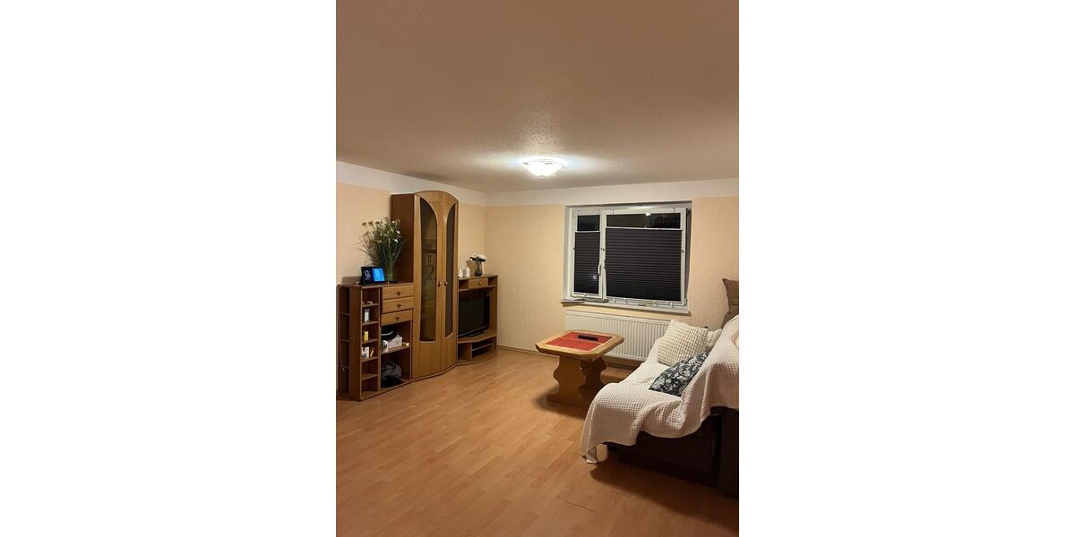 Etagenwohnung Reinsdorf - 2 Zimmer, 57 m&sup2;, 400&euro; | Angebot:26271576