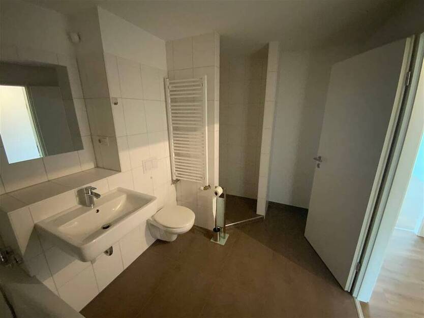 Reihenhaus in Rönnebeck mit ca. 141 m² Wohnfläche, Terrasse und Gartenanteil - höchster Wohnkomfort an der schönen Weser