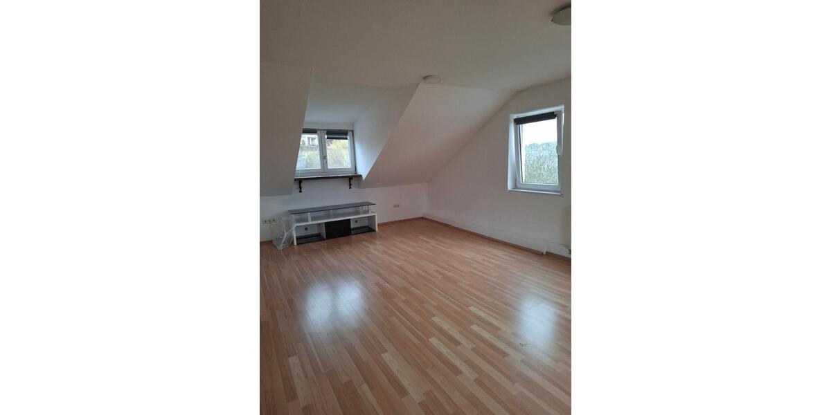 Dachgeschoßwohnung Windischeschenbach - 2 Zimmer, 79 m&sup2;, 420&euro; | Angebot:25839158