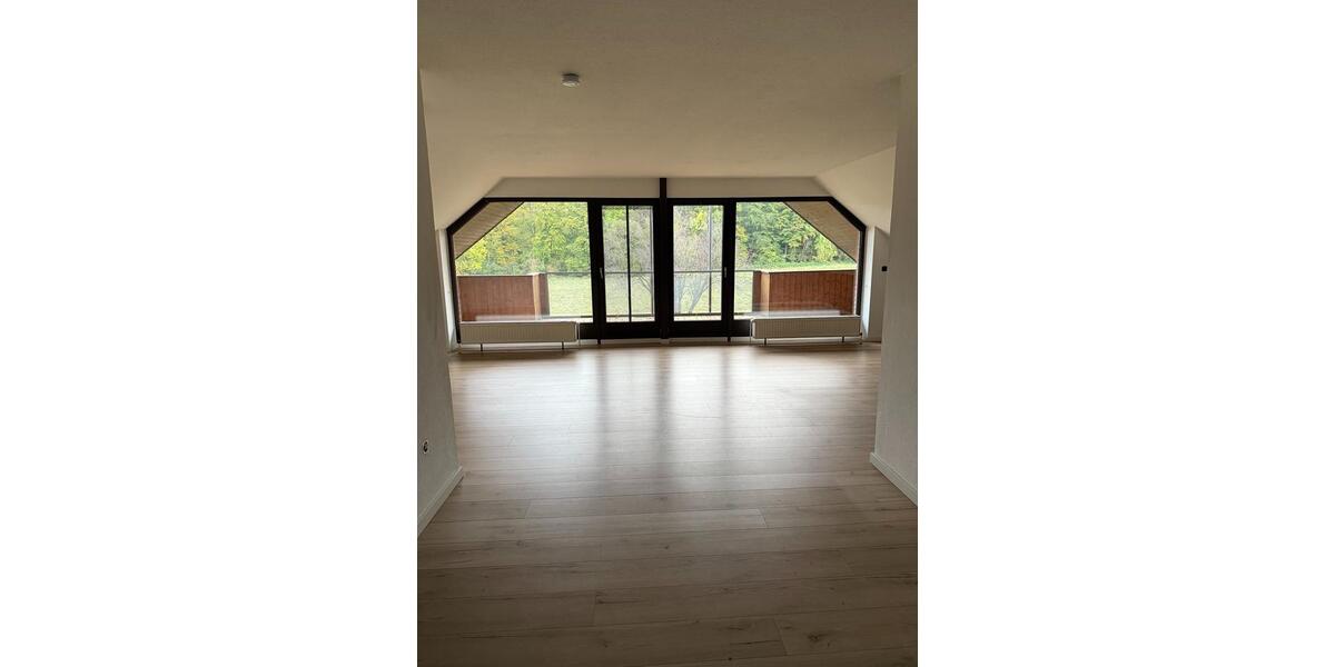 Dachgeschoßwohnung Lage - 3 Zimmer, 77 m&sup2;, 900&euro; | Angebot:25107398