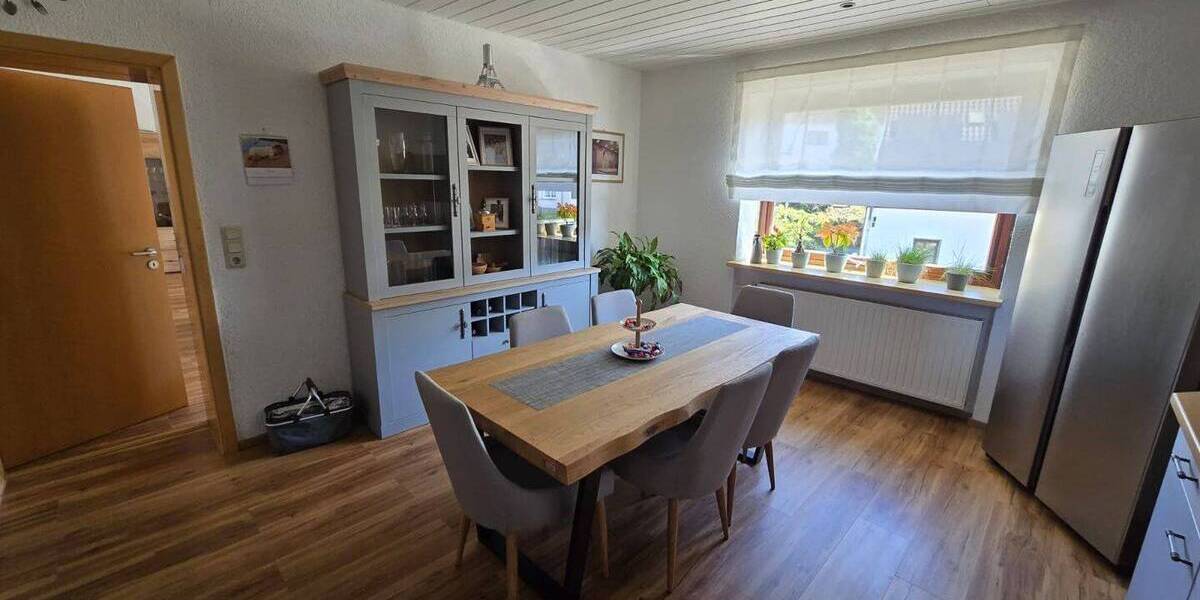 Etagenwohnung Tholey Theley - 5 Zimmer, 200 m&sup2;, 1.350&euro; | Angebot:26528285