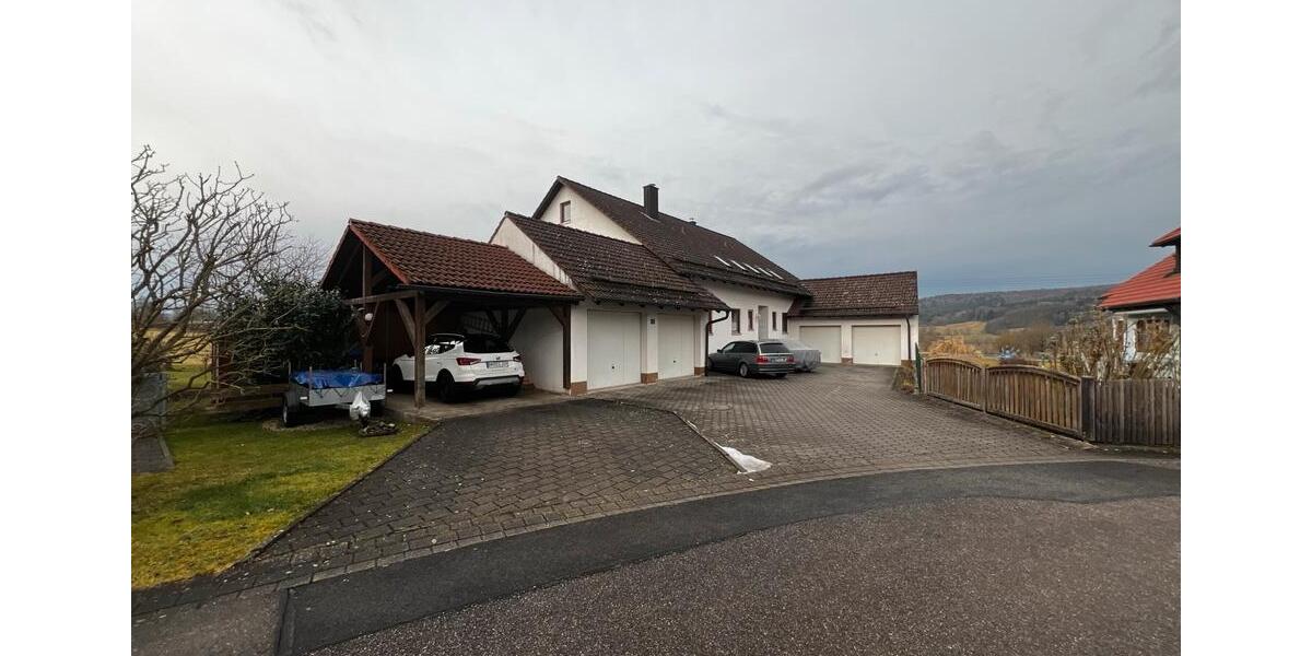 Dachgeschoßwohnung Berching - 3 Zimmer, 80 m&sup2;, 830&euro; | Angebot:25658222