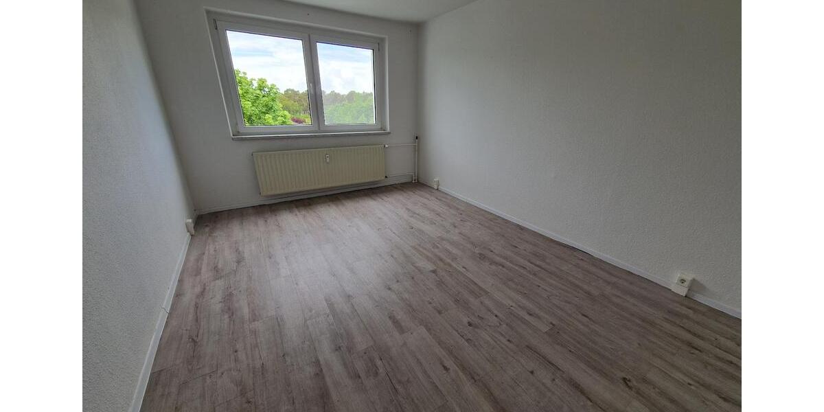 Etagenwohnung Neubrandenburg Datzeberg - 3 Zimmer, 61 m&sup2;, 402&euro; | Angebot:26663000