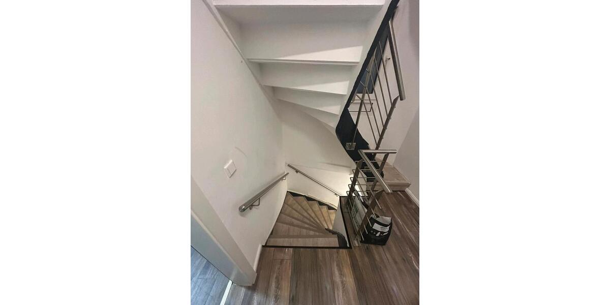 Helle 4-Zimmer-Wohnung auf 3 Etagen - ca. 80m², eigener Eingang 4 zimmer