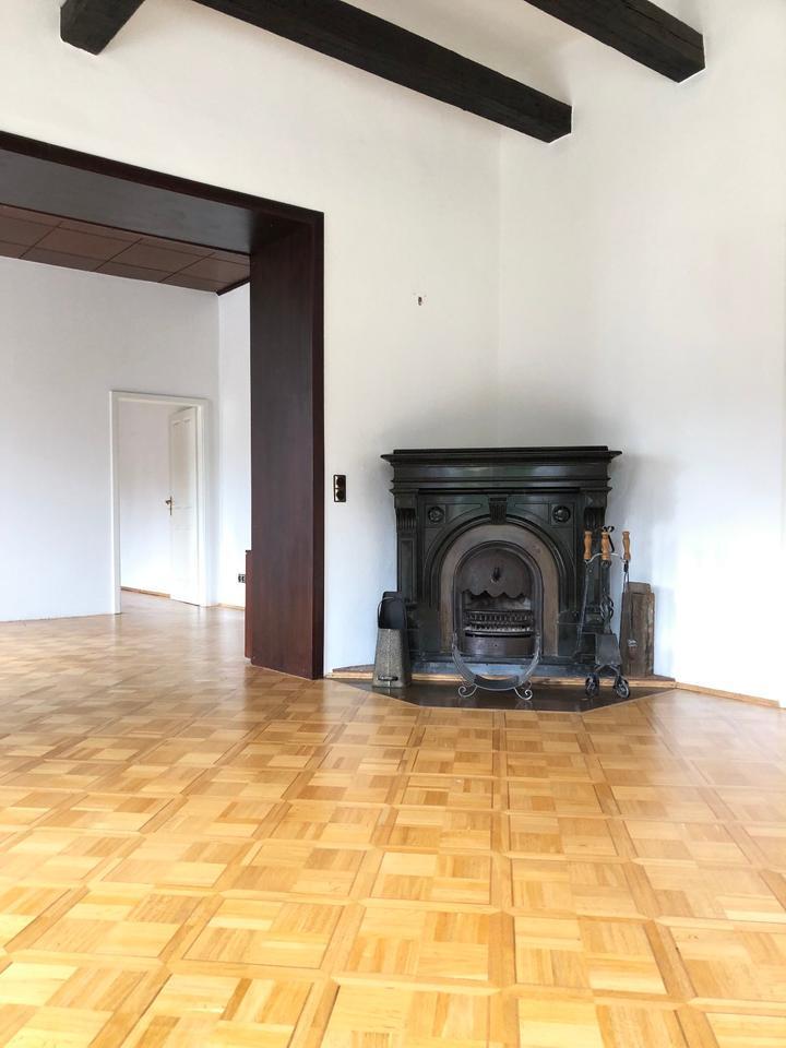Elegante großzügige Wohnung mit EBK, Kamin, Balkon und Stellplatz * exklusive Citylage!