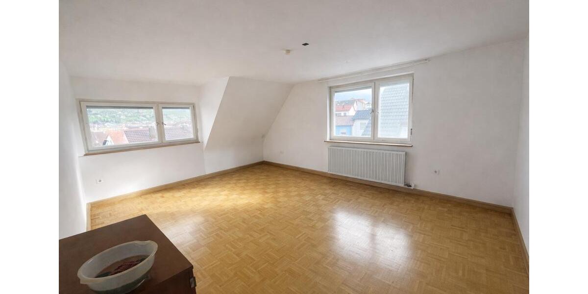 Dachgeschoßwohnung Oberstenfeld - 3 Zimmer, 72 m&sup2;, 1.050&euro; | Angebot:25106623