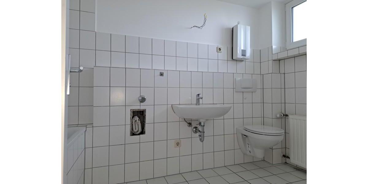 ***Große 2-Raum-Wohnung... renoviert und bezugsfertig mit Laminat und Balkon*** 2 zimmer