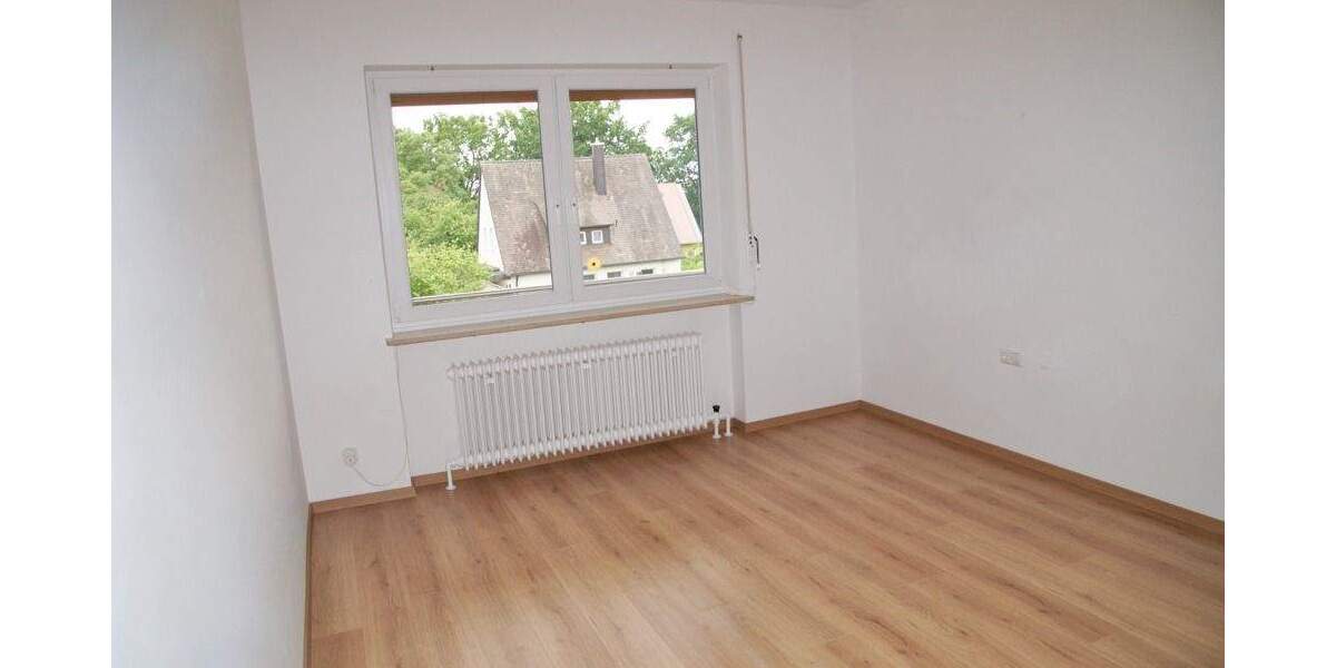 Etagenwohnung Zirndorf - 3 Zimmer, 105 m&sup2;, 1.200&euro; | Angebot:24780621